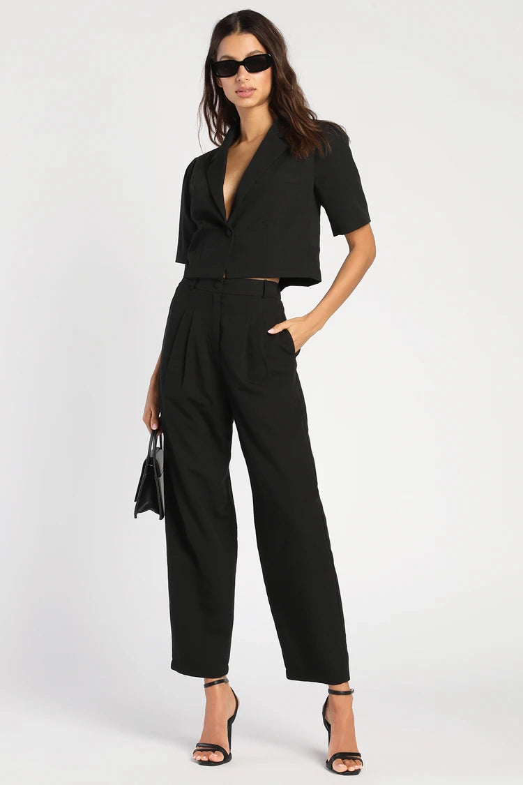 Classic Noir Effortlessly stylish Crop Blazzer & pants